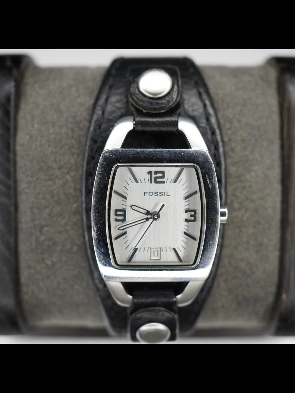 Fossil JR-8512 Silvertone Quartz Watch Silver Dial Black Leather Cuff Strap Date